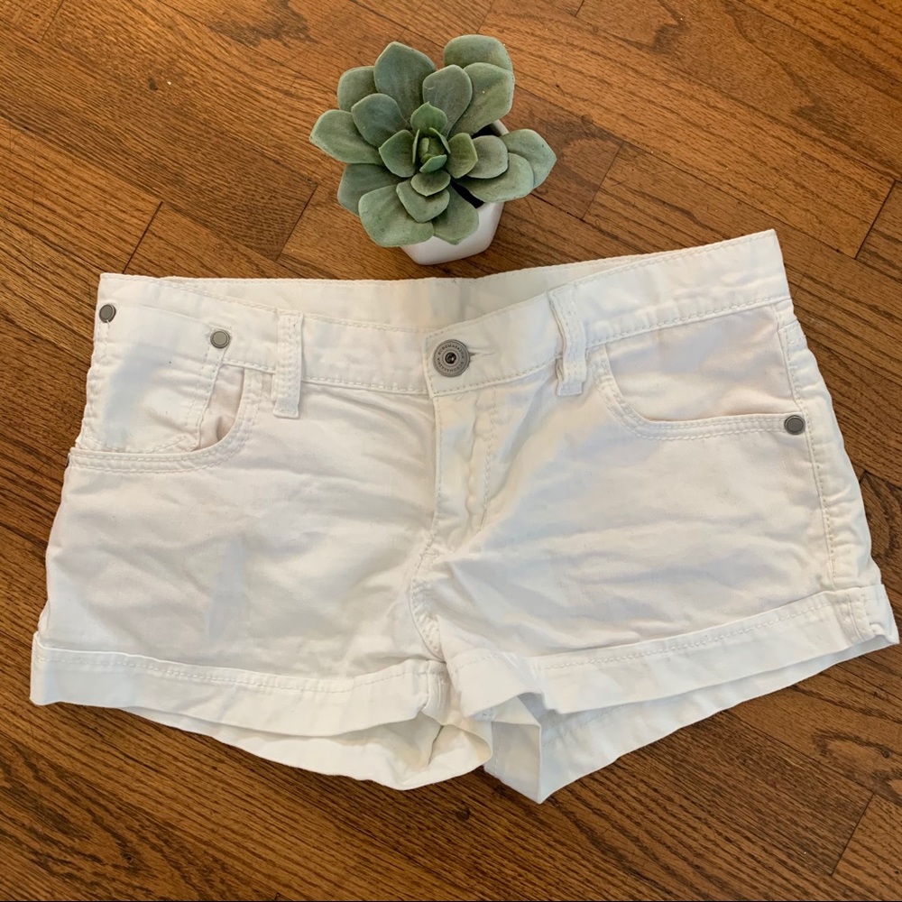 BcbgMaxAzria White shorts